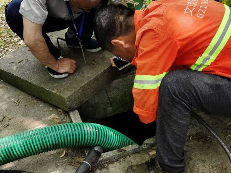 横沥镇清理化粪池,常平镇疏通下水道,黄江镇清运污水